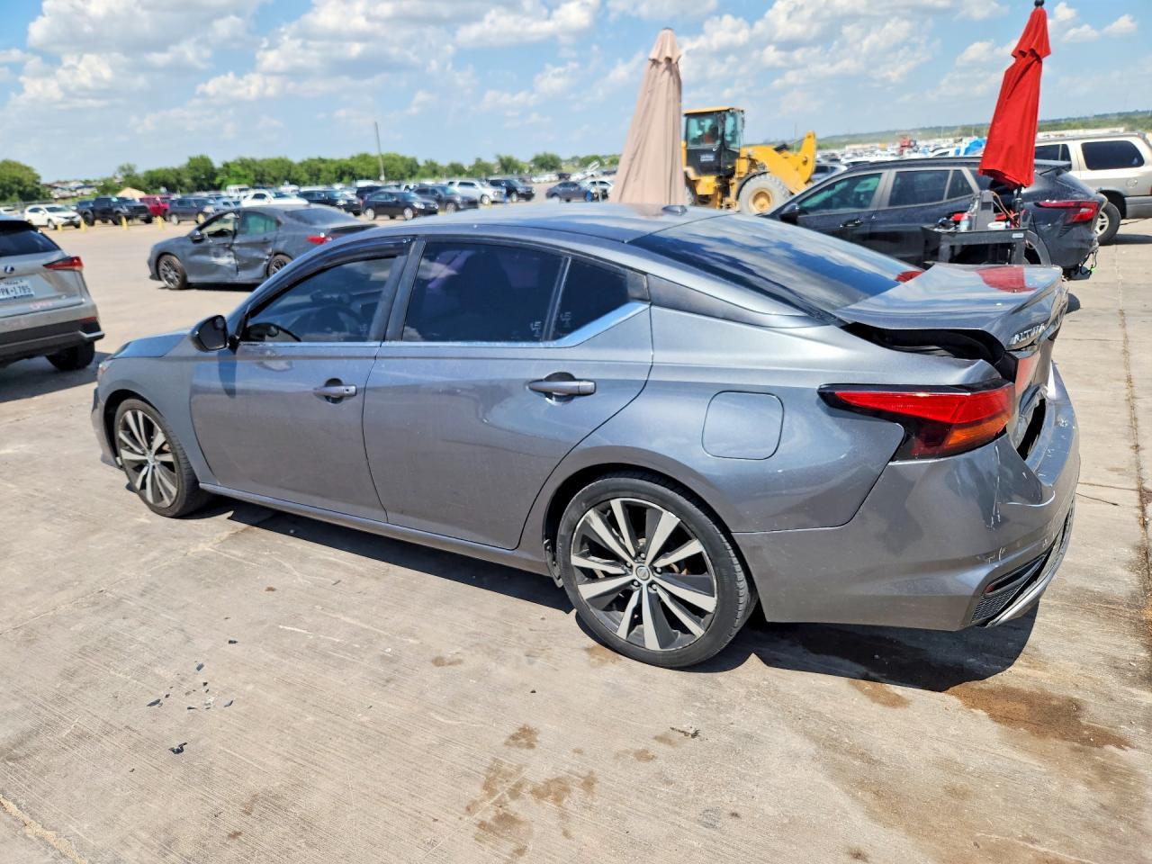 2019 Nissan Altima Sr - Фото 2