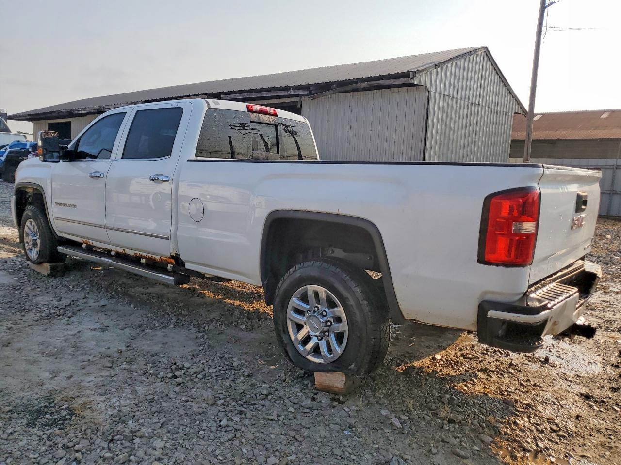 2015 GMC Sierra K3500 Denali - Фото 2