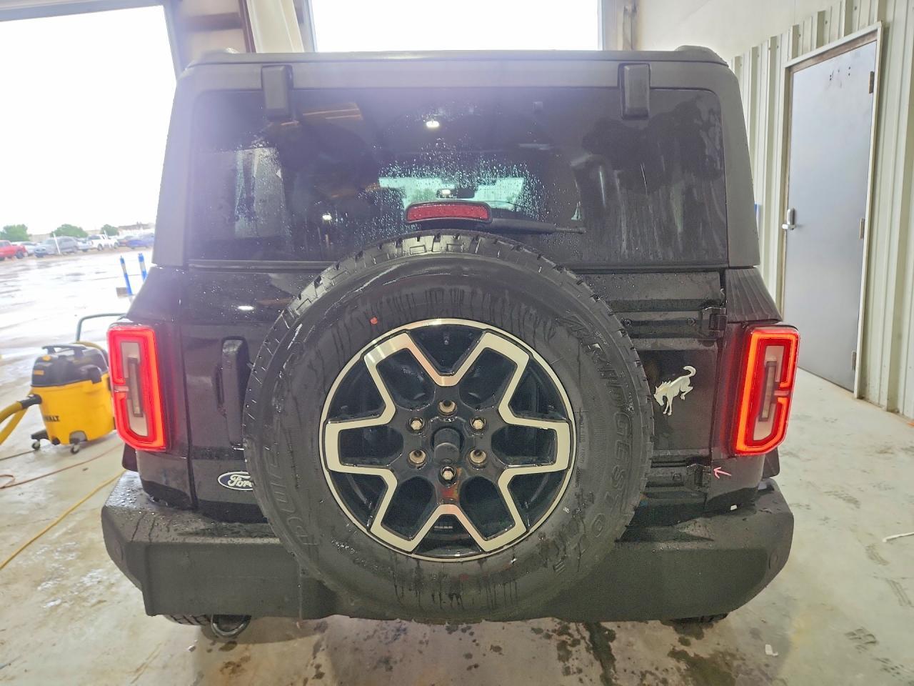 2026 Ford Bronco Outer Banks - Image 6