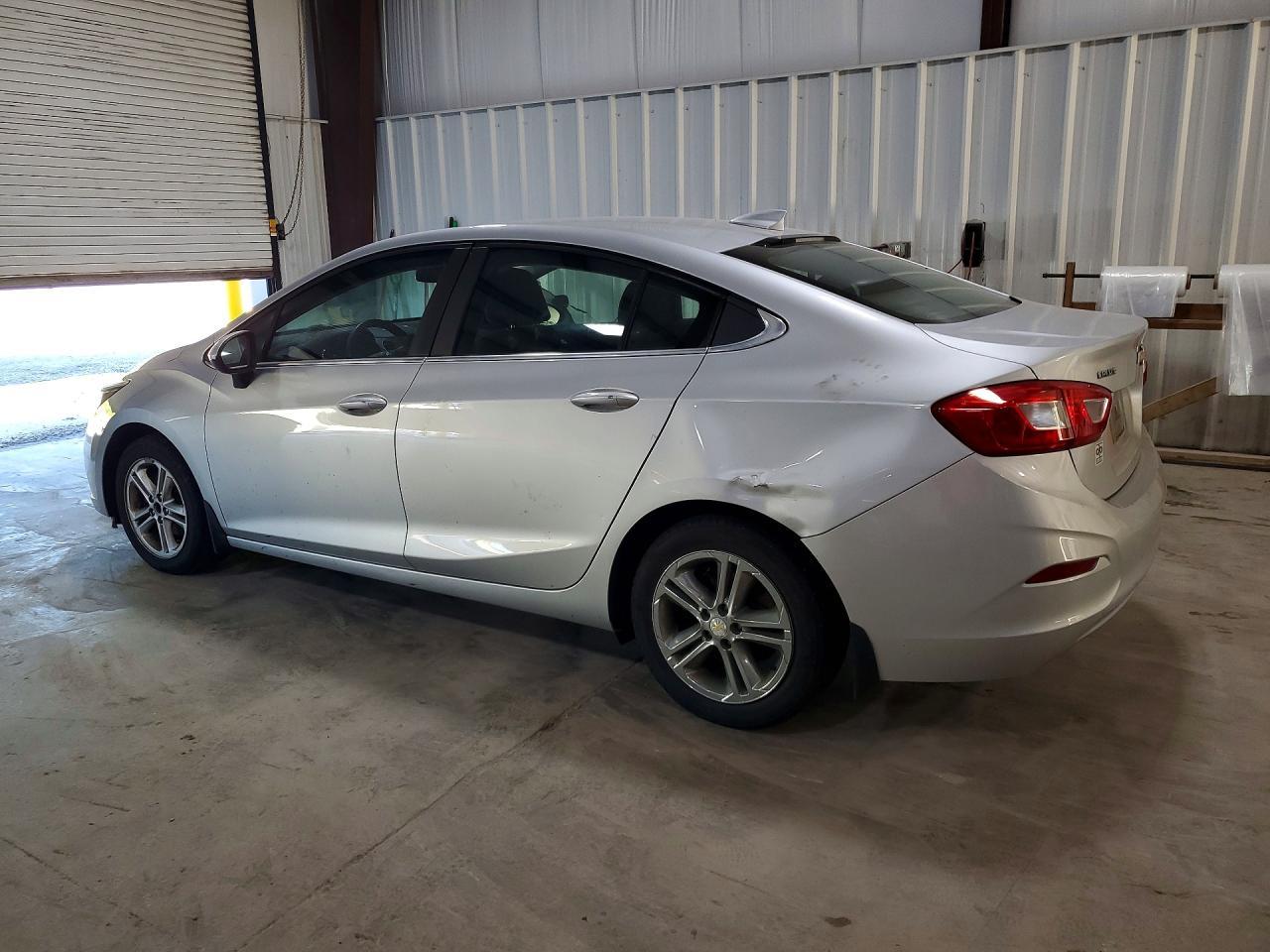 2017 Chevrolet Cruze Lt - Фото 2