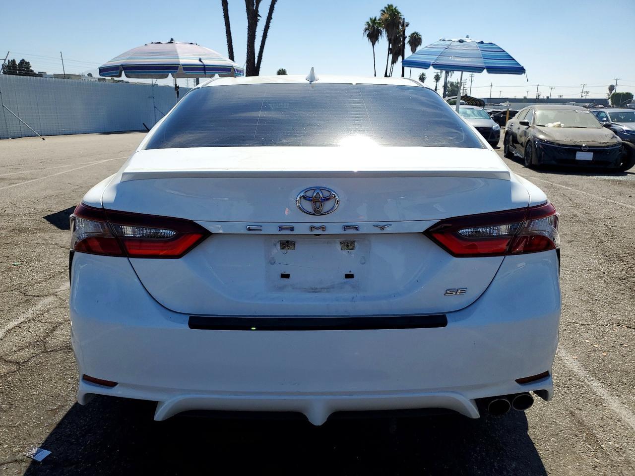 2022 Toyota Camry Se - Фото 6