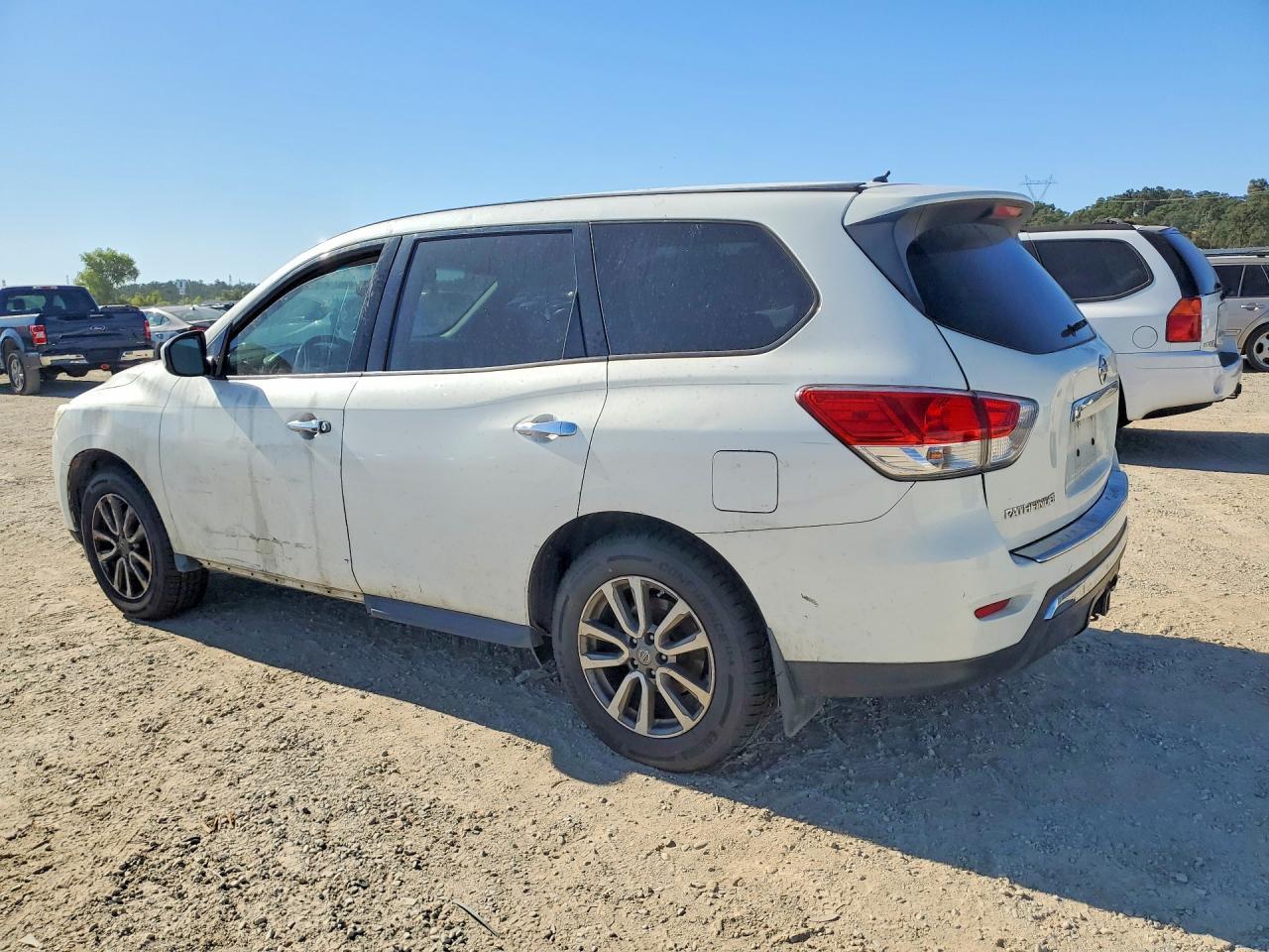 2014 Nissan Pathfinder S - Фото 2