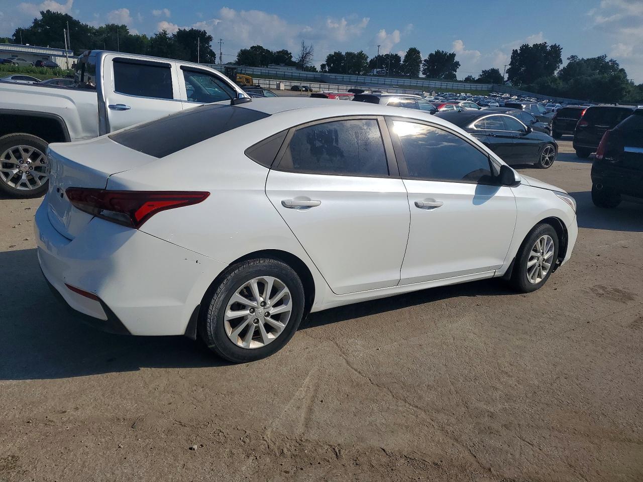 2018 Hyundai Accent Sel - Image 3