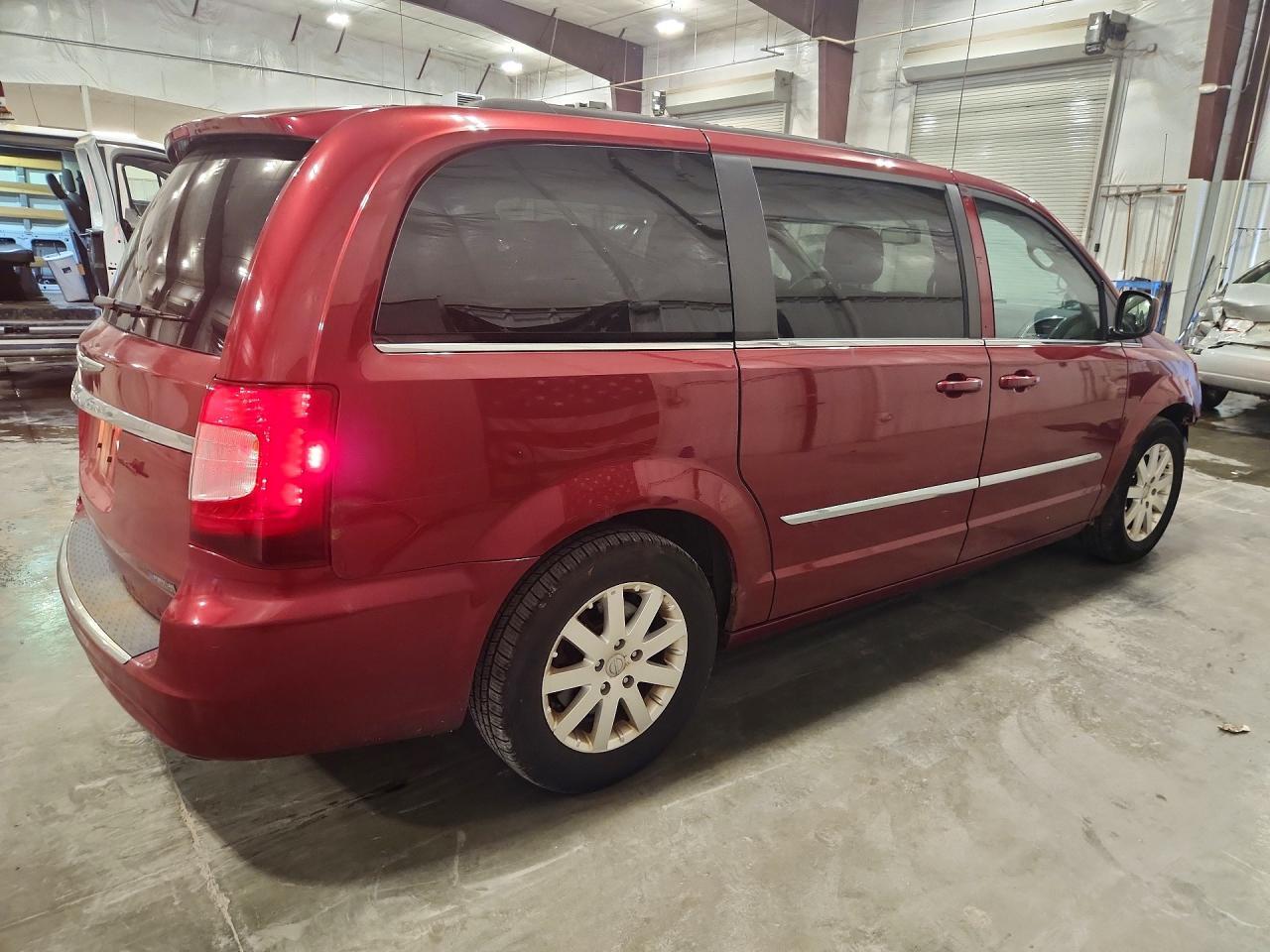 2015 Chrysler Town & Country Touring - Фото 3