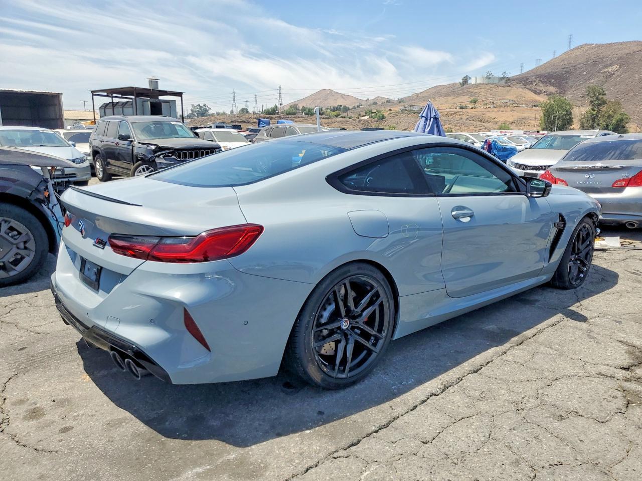 2023 BMW M8 - Фото 3