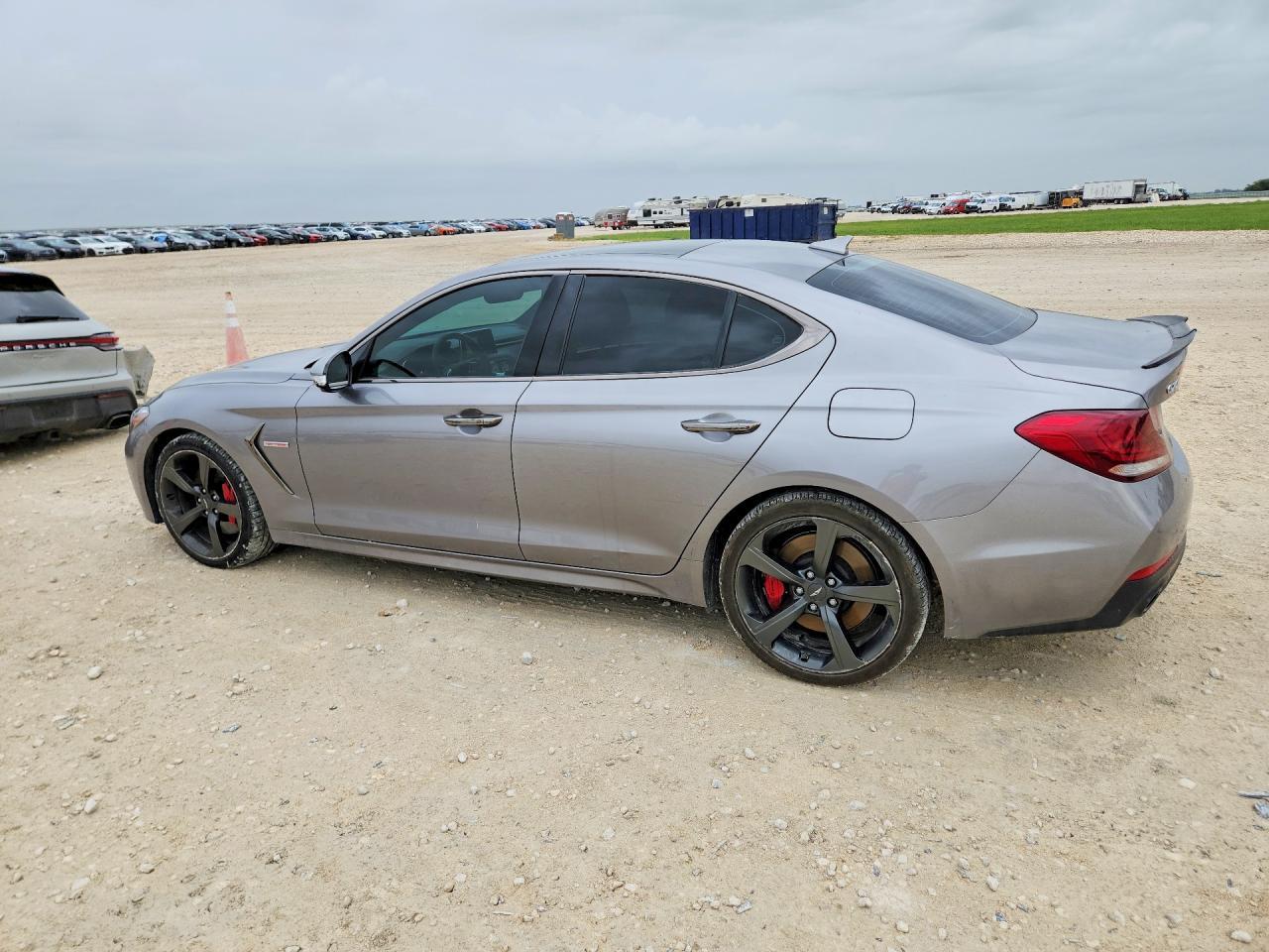2020 Genesis G70 3.3T - Фото 2