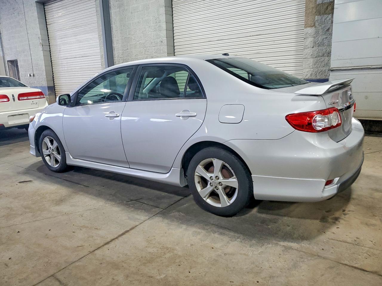 2011 Toyota Corolla S - Фото 2