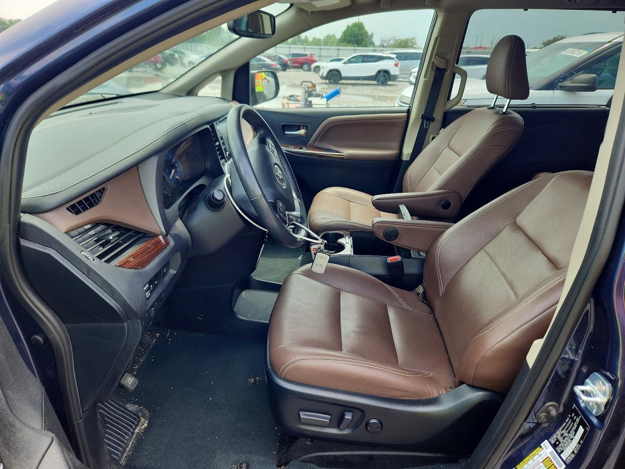 2020 Toyota Sienna Limited 7-Passenger - Image 7