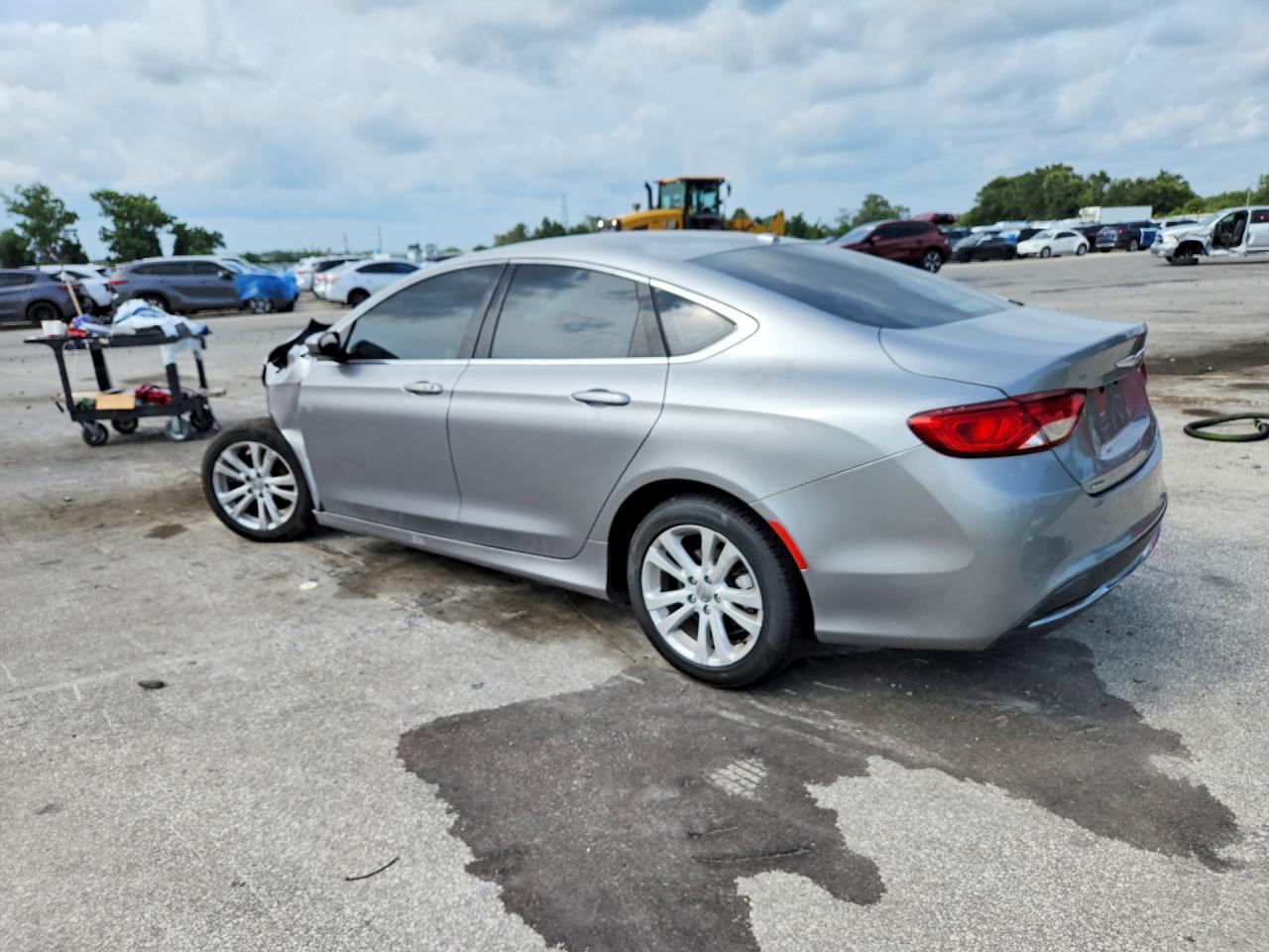2016 Chrysler 200 Limited - Фото 2