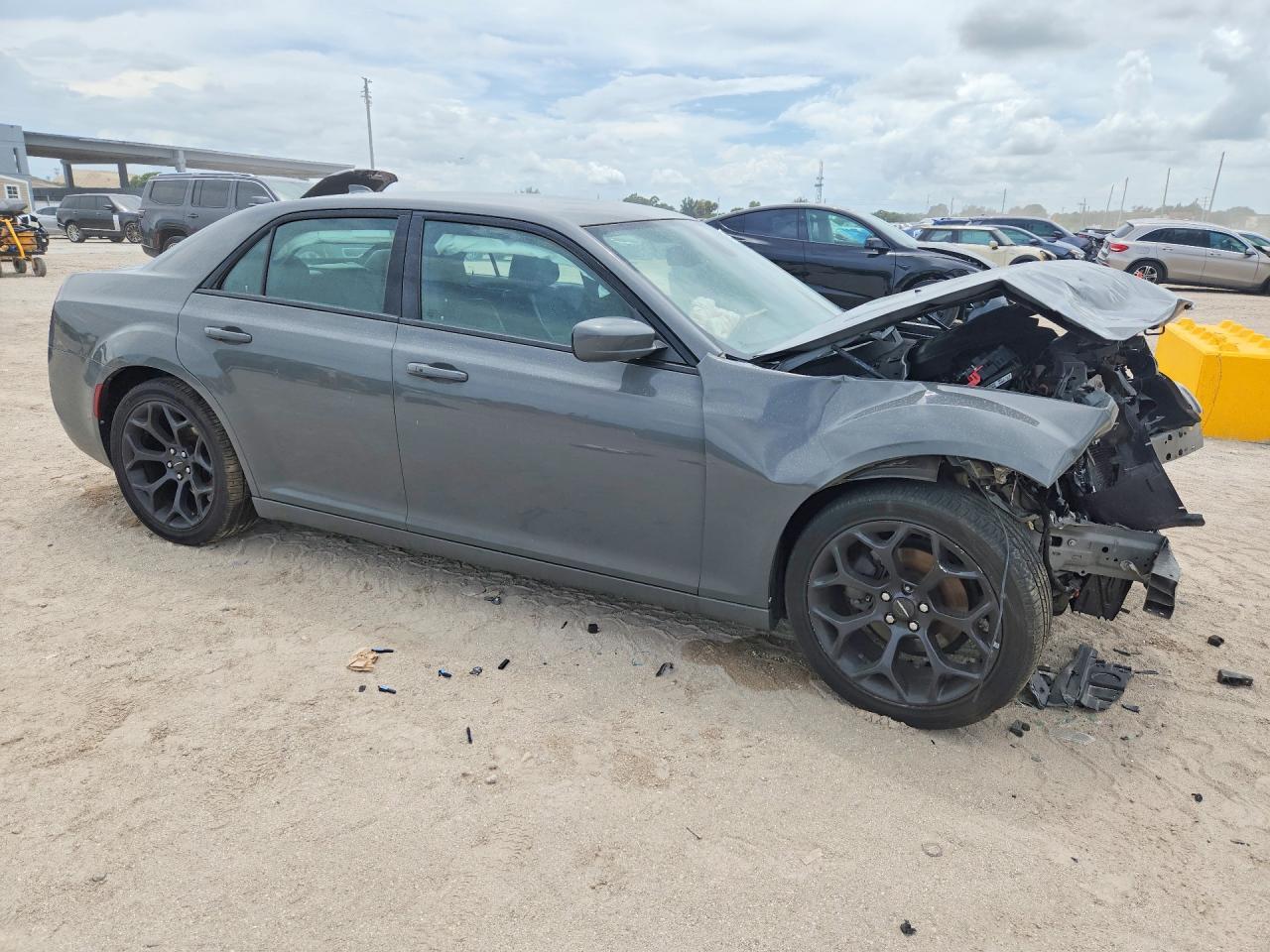 2019 Chrysler 300 S - Фото 4