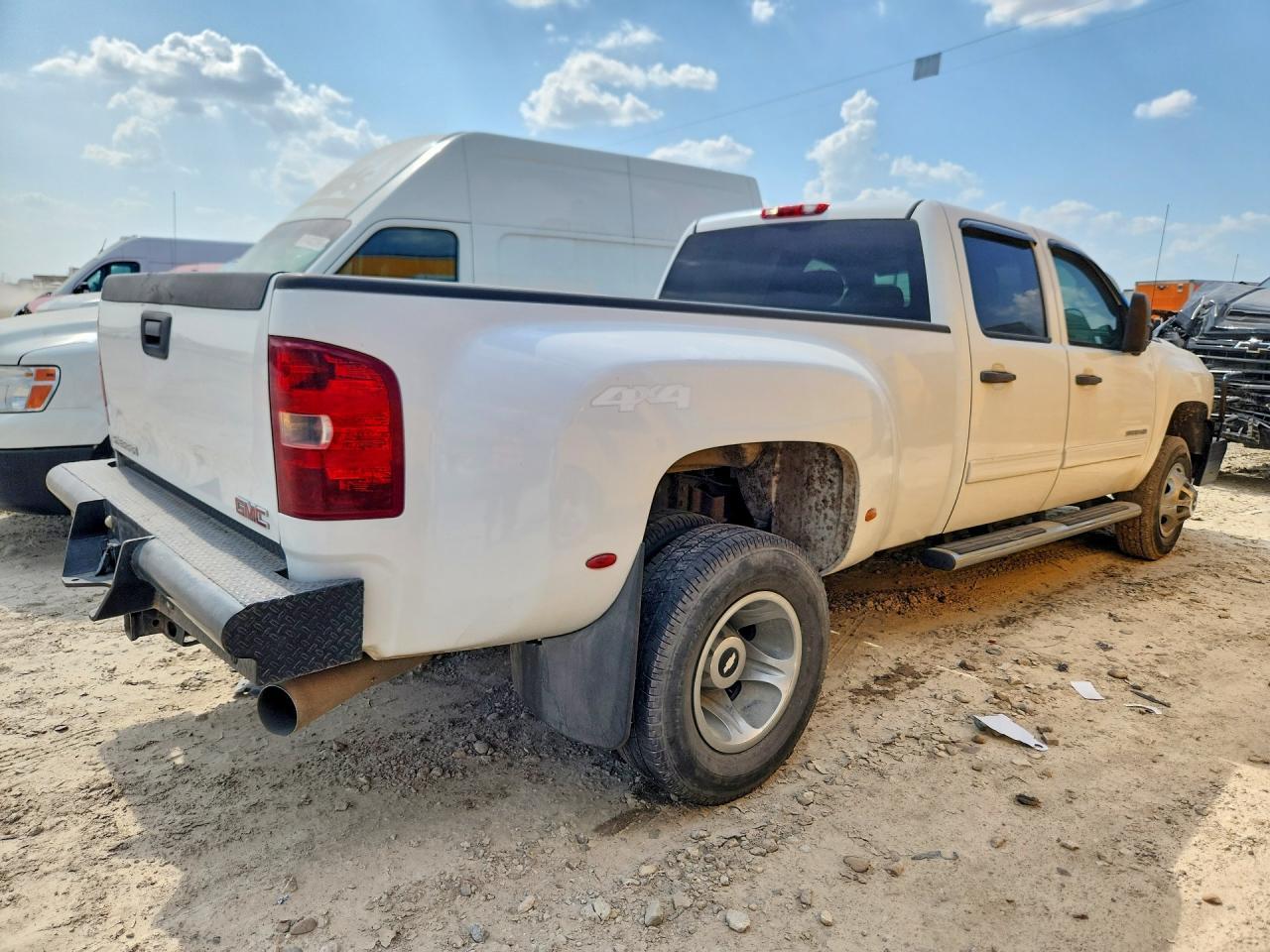 2011 Chevrolet Silverado K3500 Lt - Фото 3