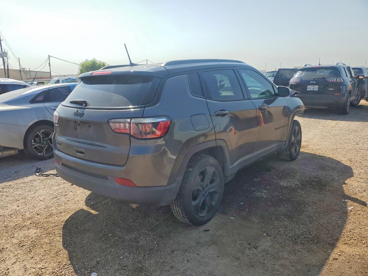 2020 Jeep Compass Latitude - Image 3