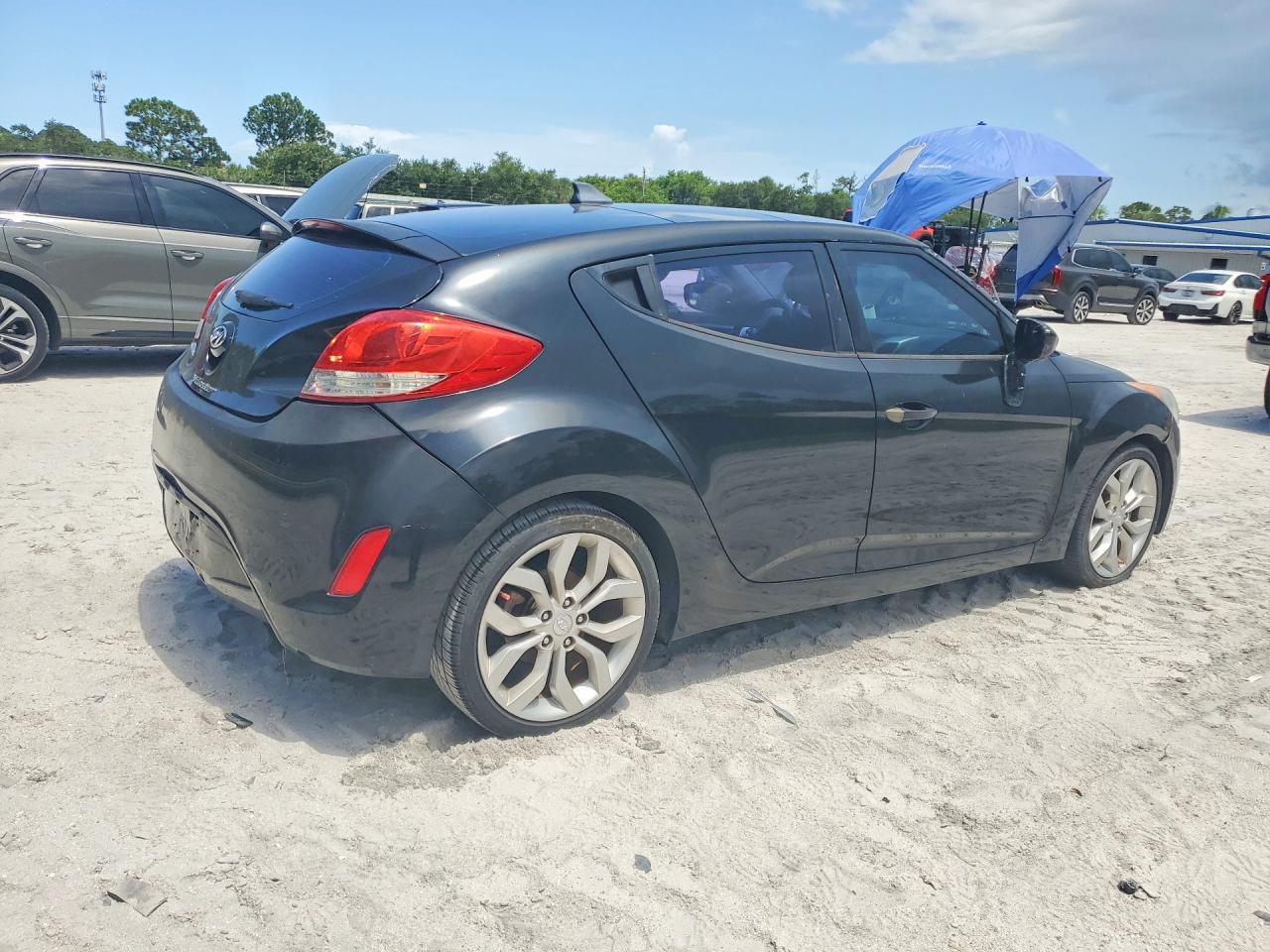 2013 Hyundai Veloster Base - Фото 3