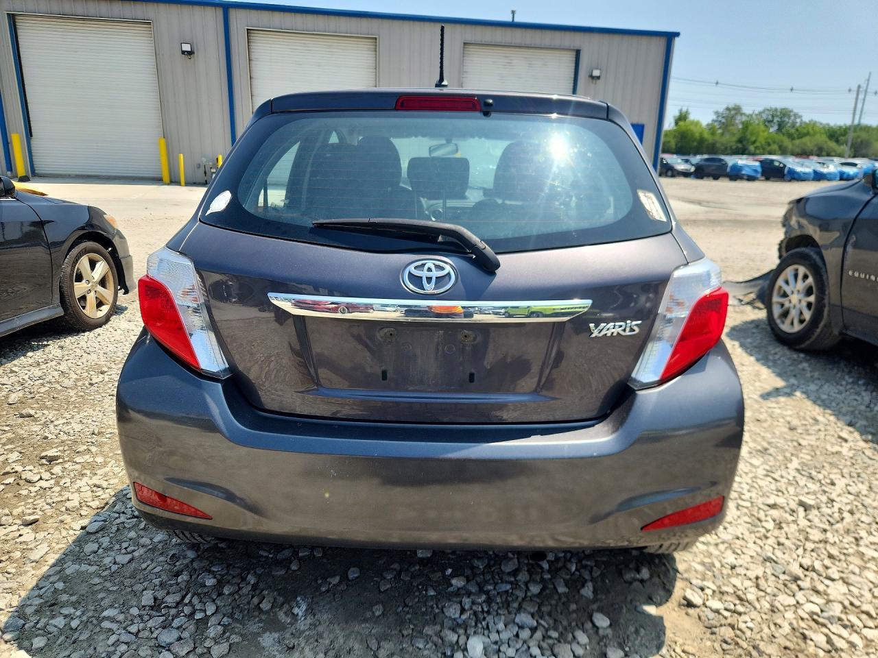 2014 Toyota Yaris 5-Door L Fleet - Фото 6