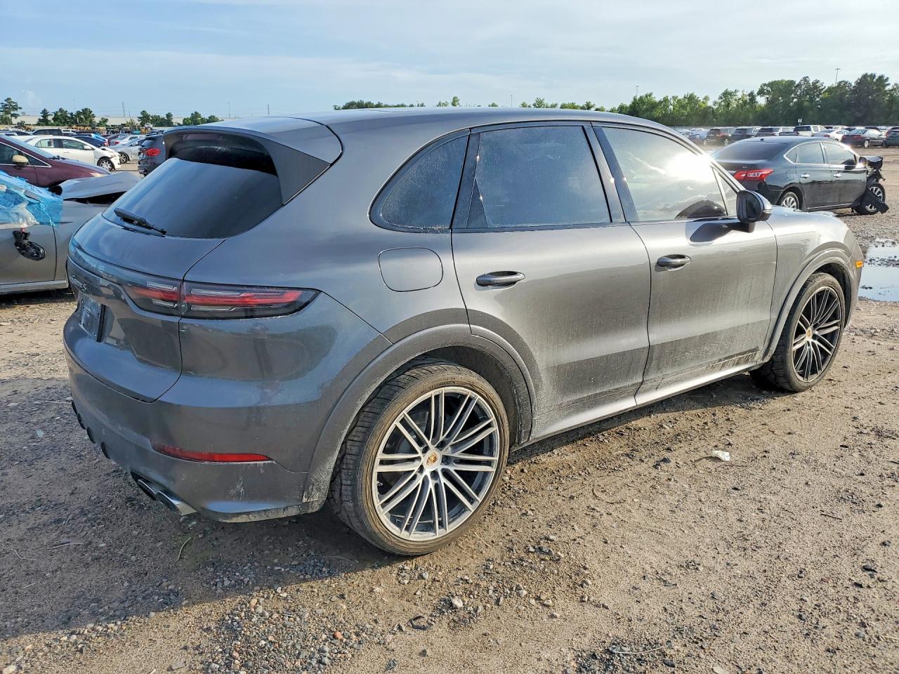 2019 Porsche Cayenne S - Фото 3
