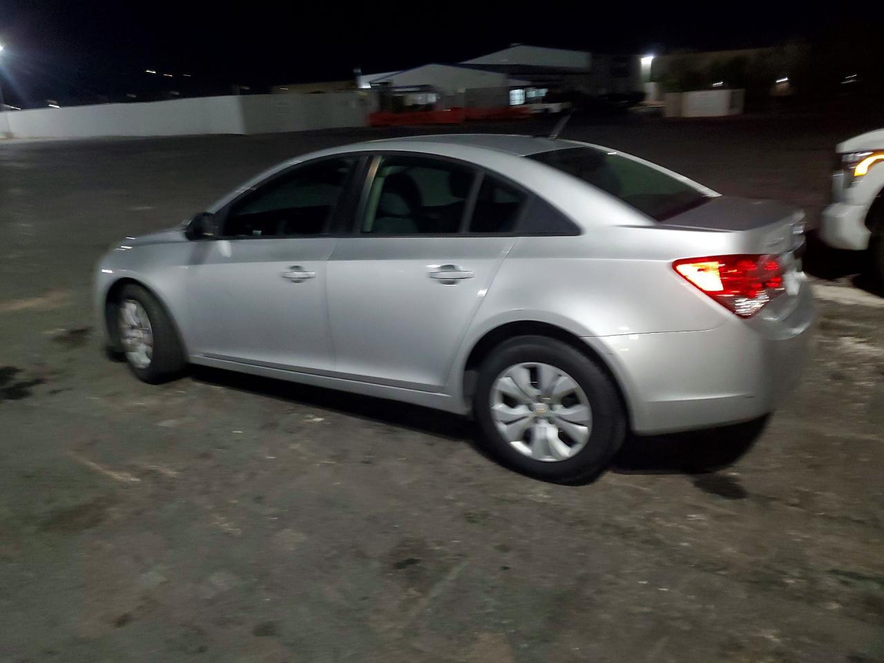 2013 Chevrolet Cruze Ls - Фото 2