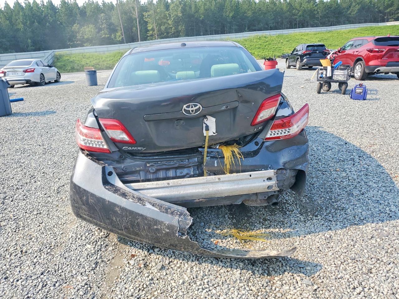2011 Toyota Camry Le - Фото 6