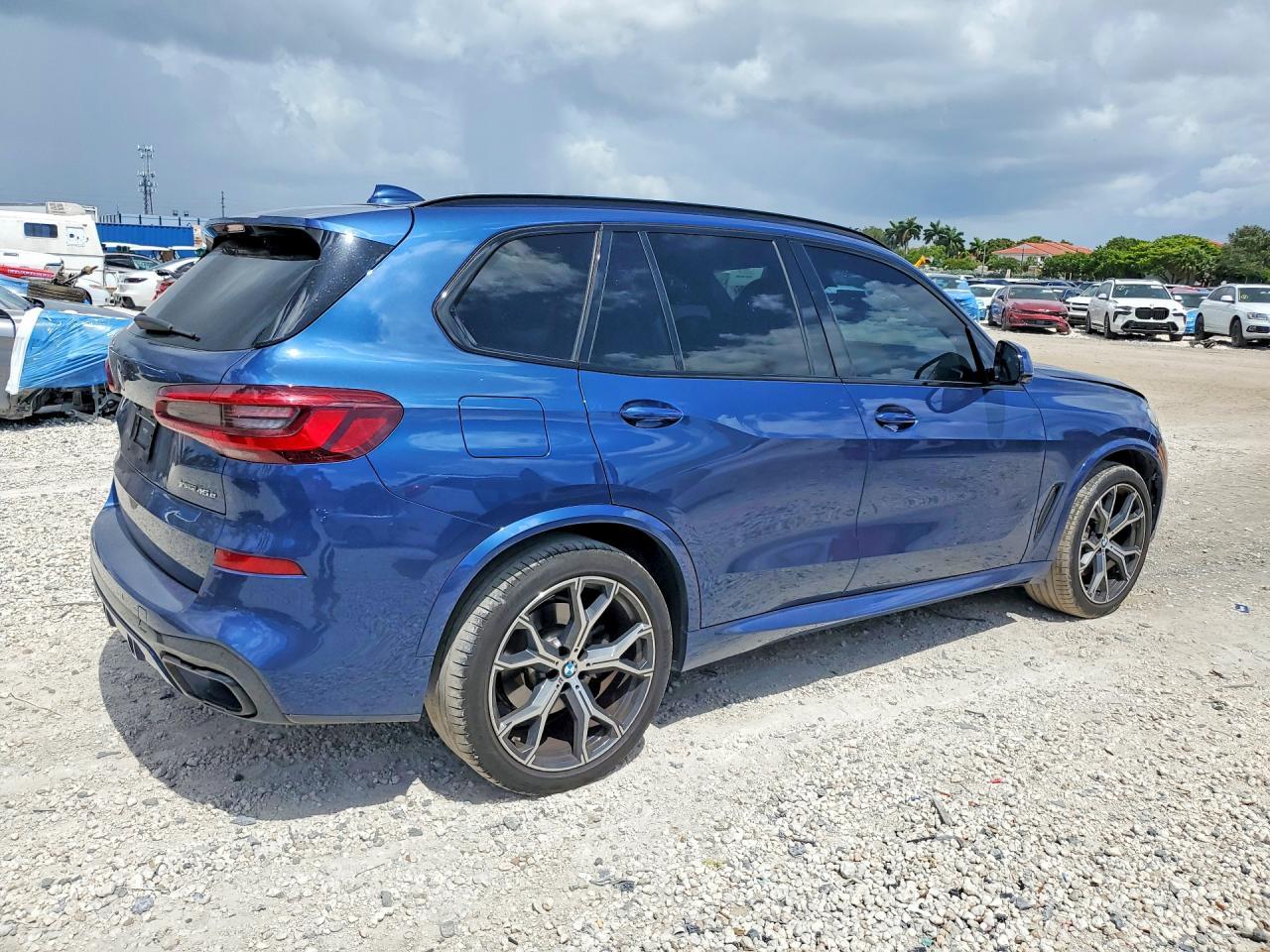 2021 BMW X5 xDrive45E - Фото 3