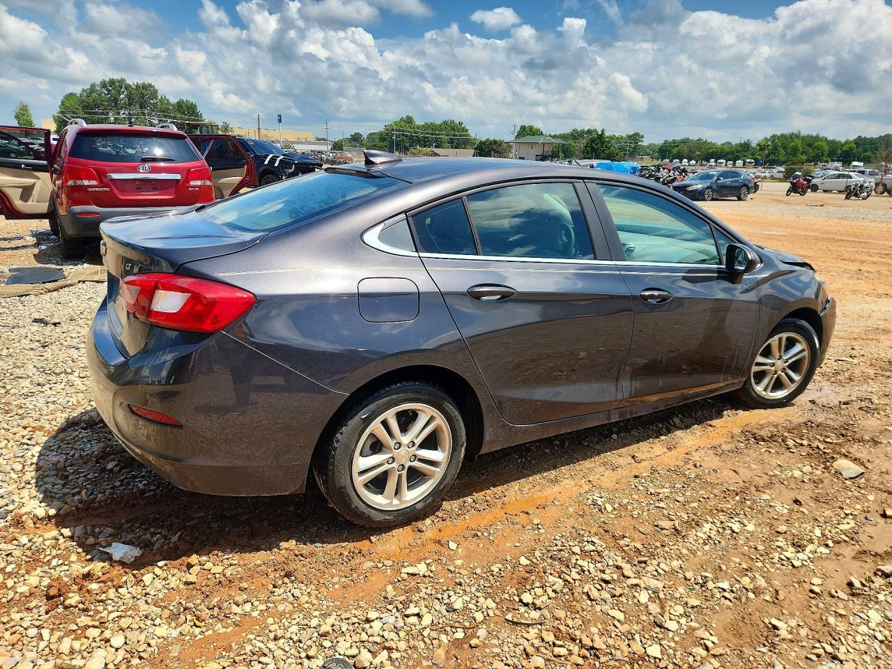 2017 Chevrolet Cruze Lt - Image 3