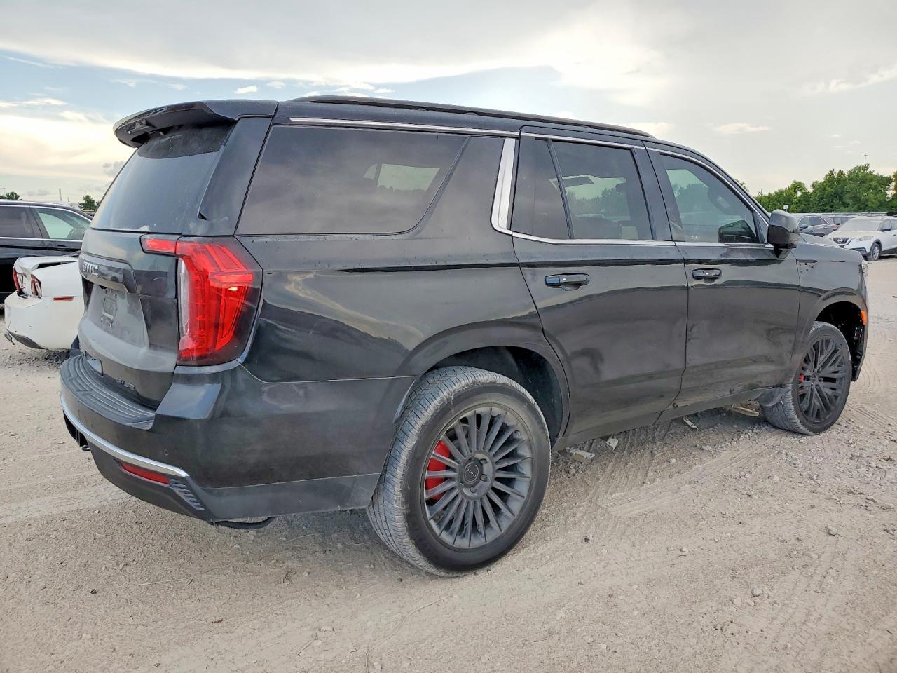 2022 GMC Yukon Sle - Фото 3