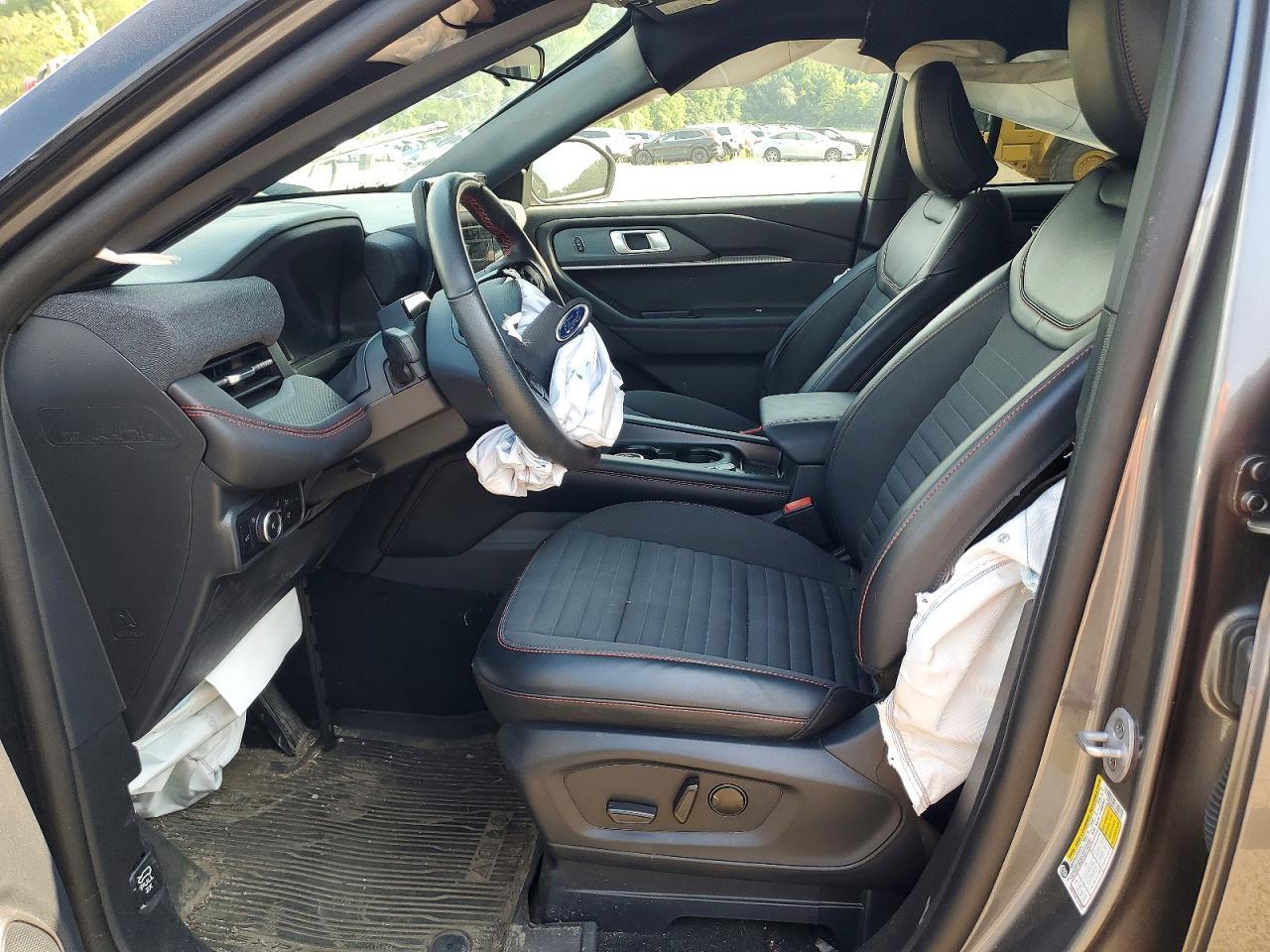 2025 Ford Explorer St-Line - Image 7