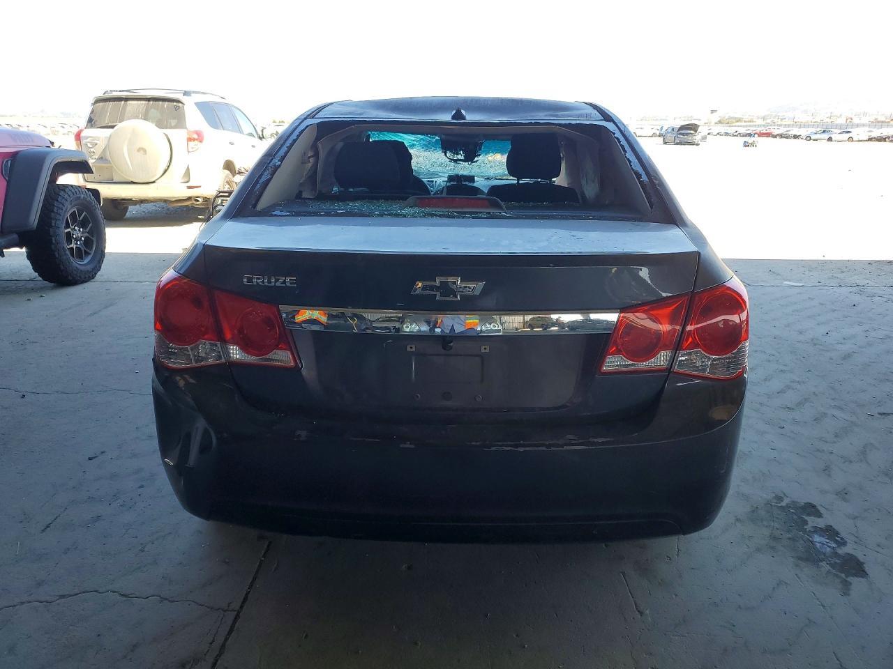 2014 Chevrolet Cruze Ls - Image 6
