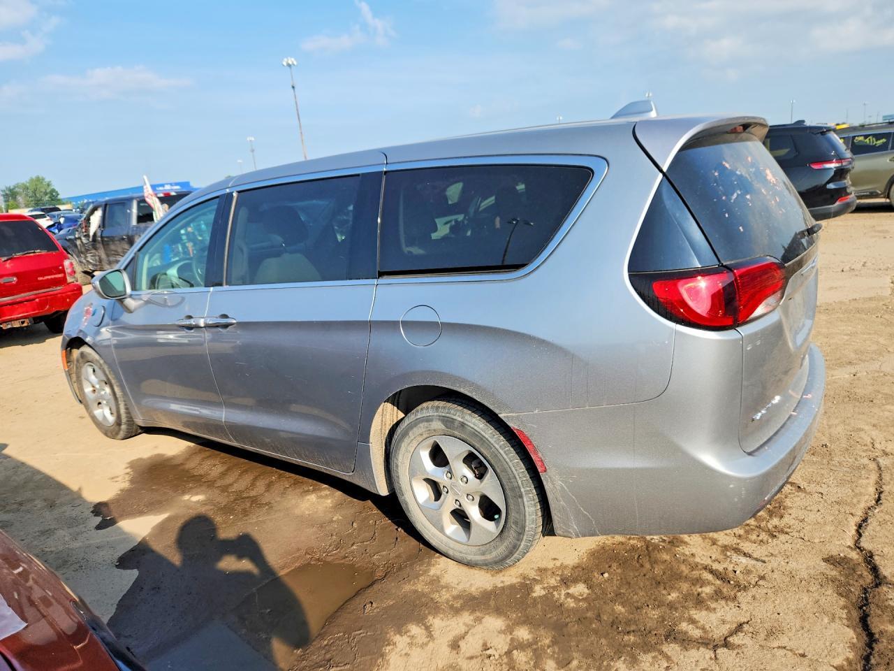 2017 Chrysler Pacifica Ehybrid Touring - Фото 2
