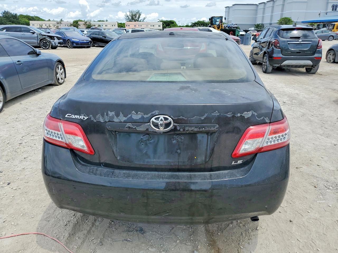 2011 Toyota Camry Le - Image 6