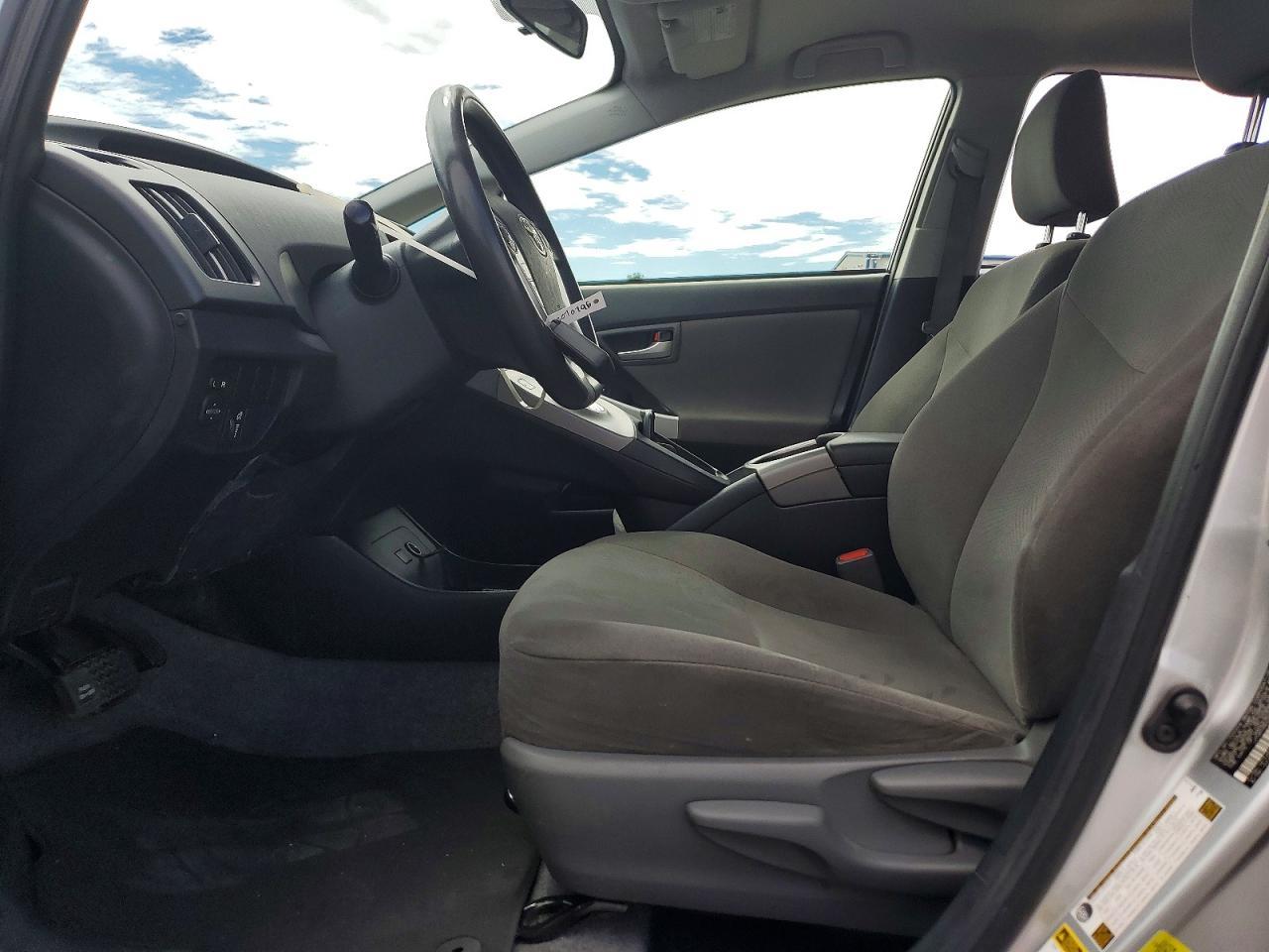 2014 Toyota Prius Two - Фото 7