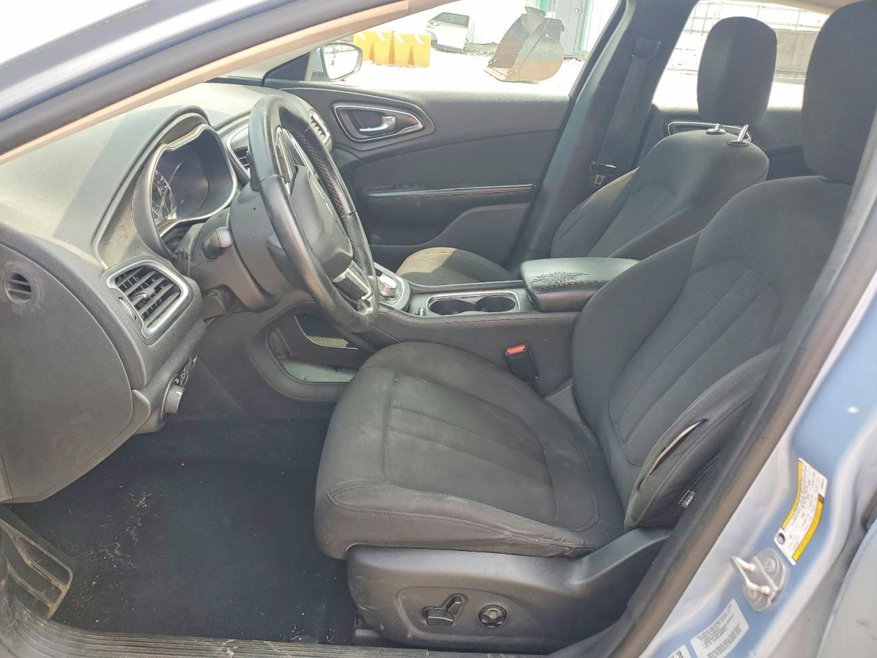 2015 Chrysler 200 Limited - Image 7