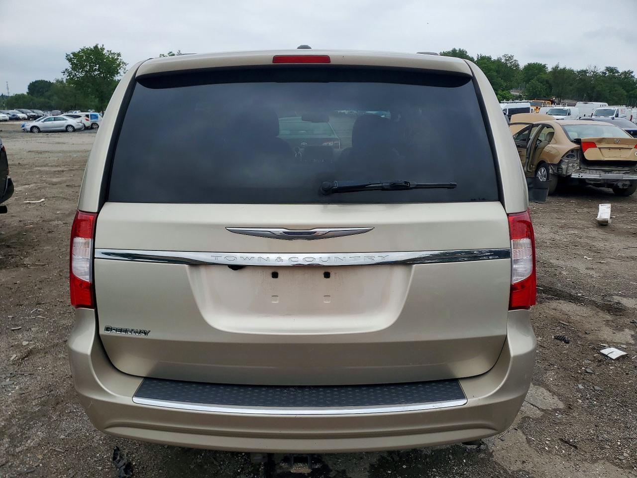 2014 Chrysler Town & Country Touring - Image 6