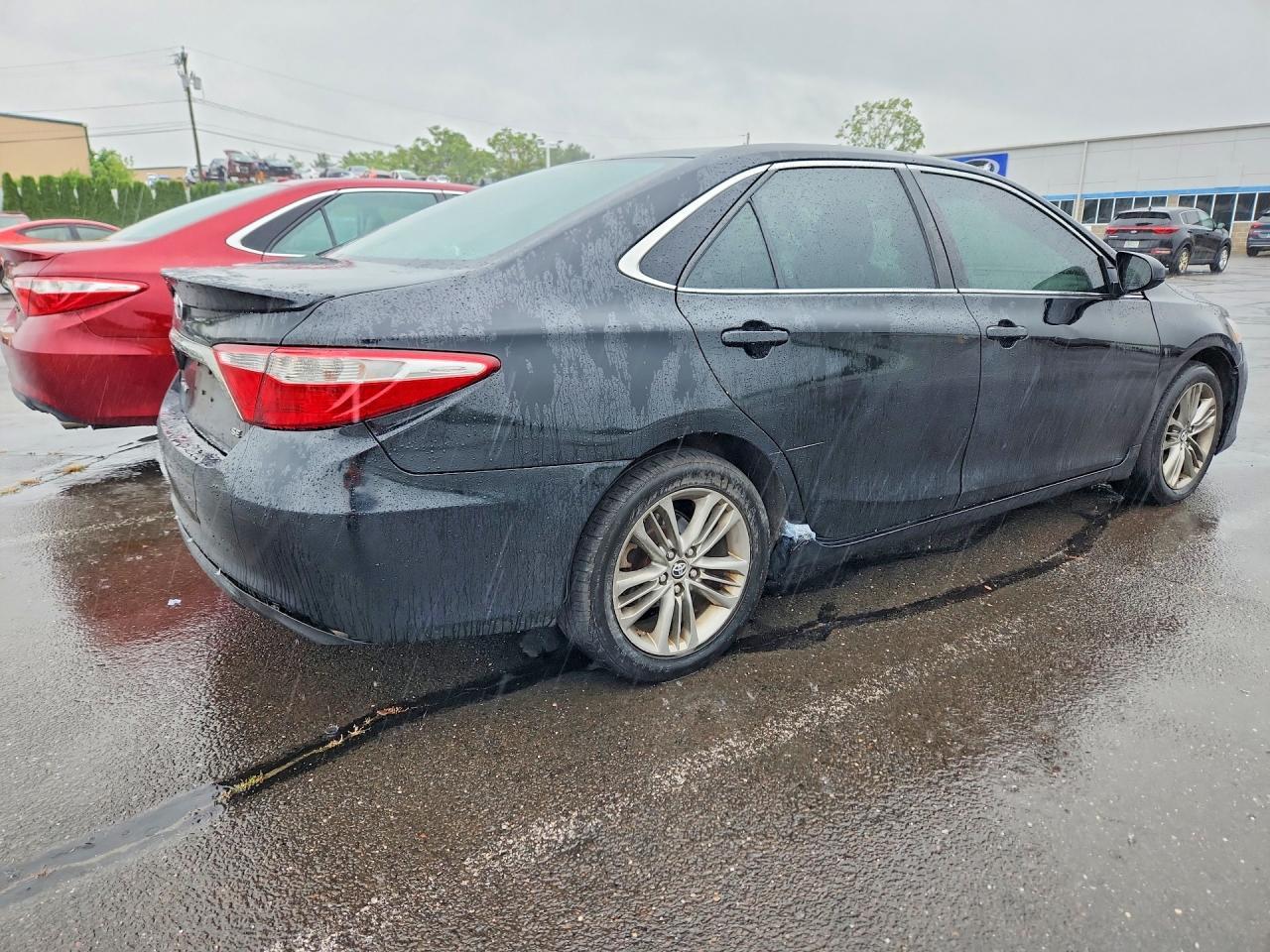 2016 Toyota Camry Se - Фото 3