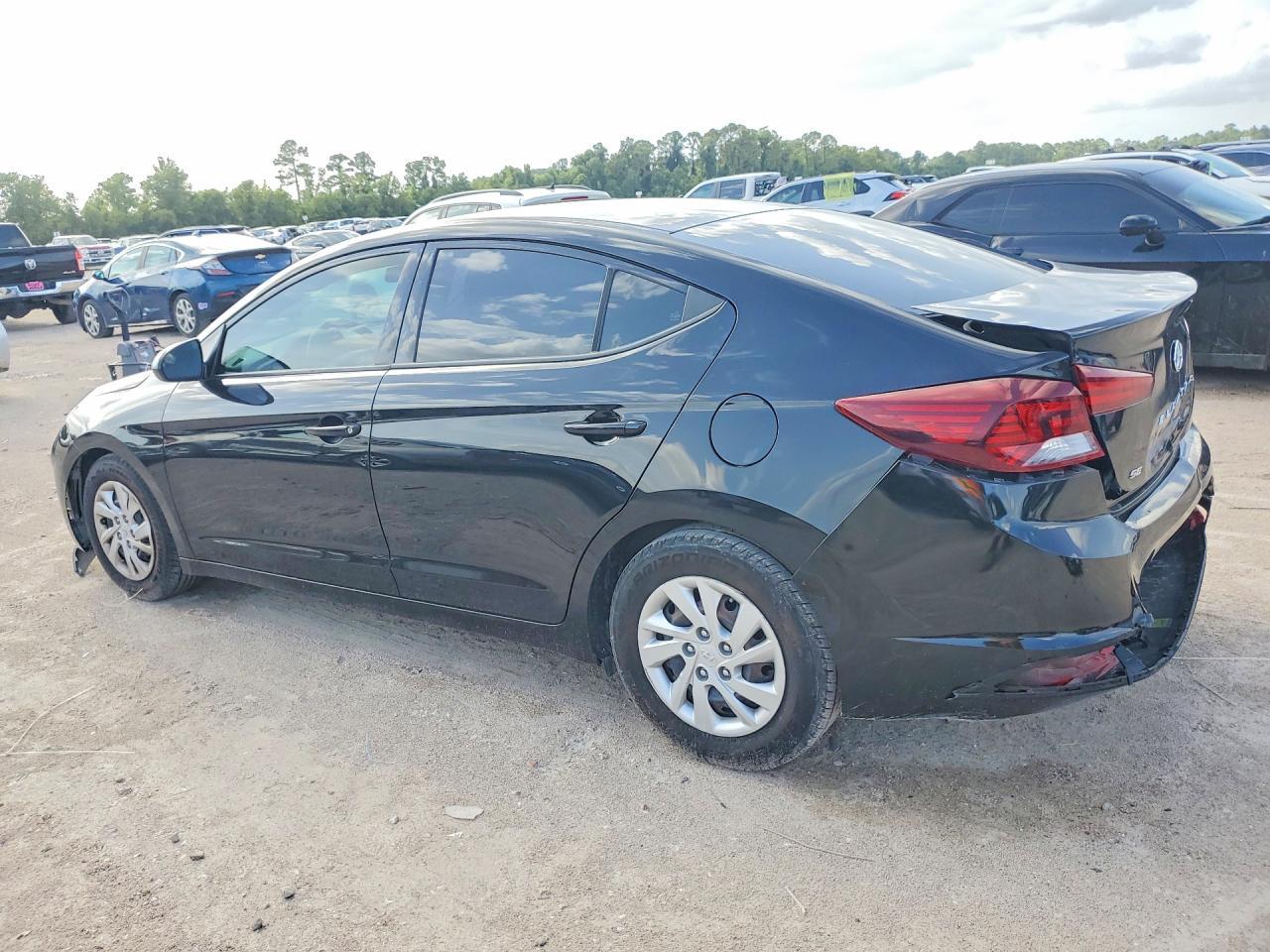 2019 Hyundai Elantra Se - Image 2