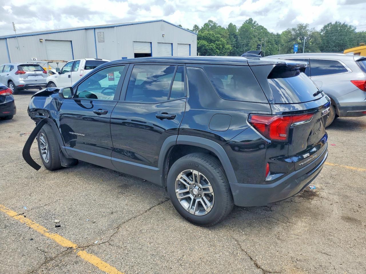 2025 GMC Terrain Elevation - Image 2