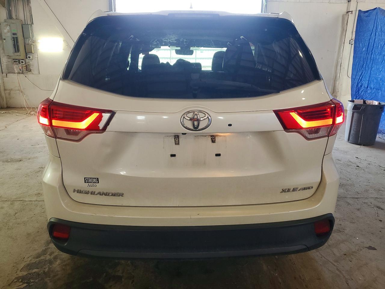 2017 Toyota Highlander Xle - Image 6