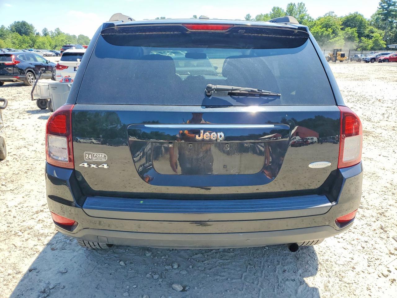 2017 Jeep Compass Latitude - Image 6