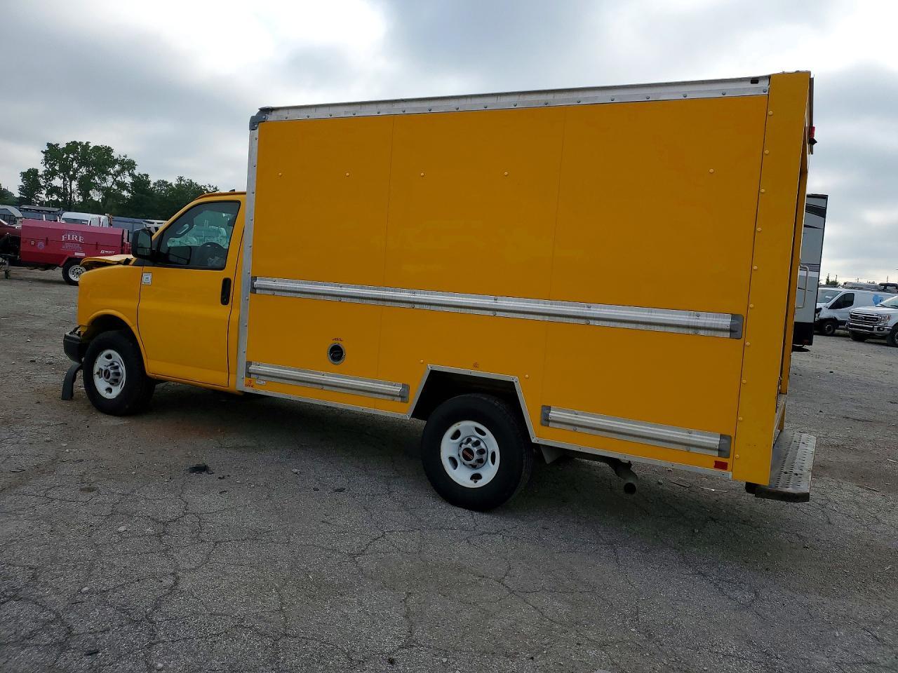 2022 GMC Savana Box Truck - Image 2