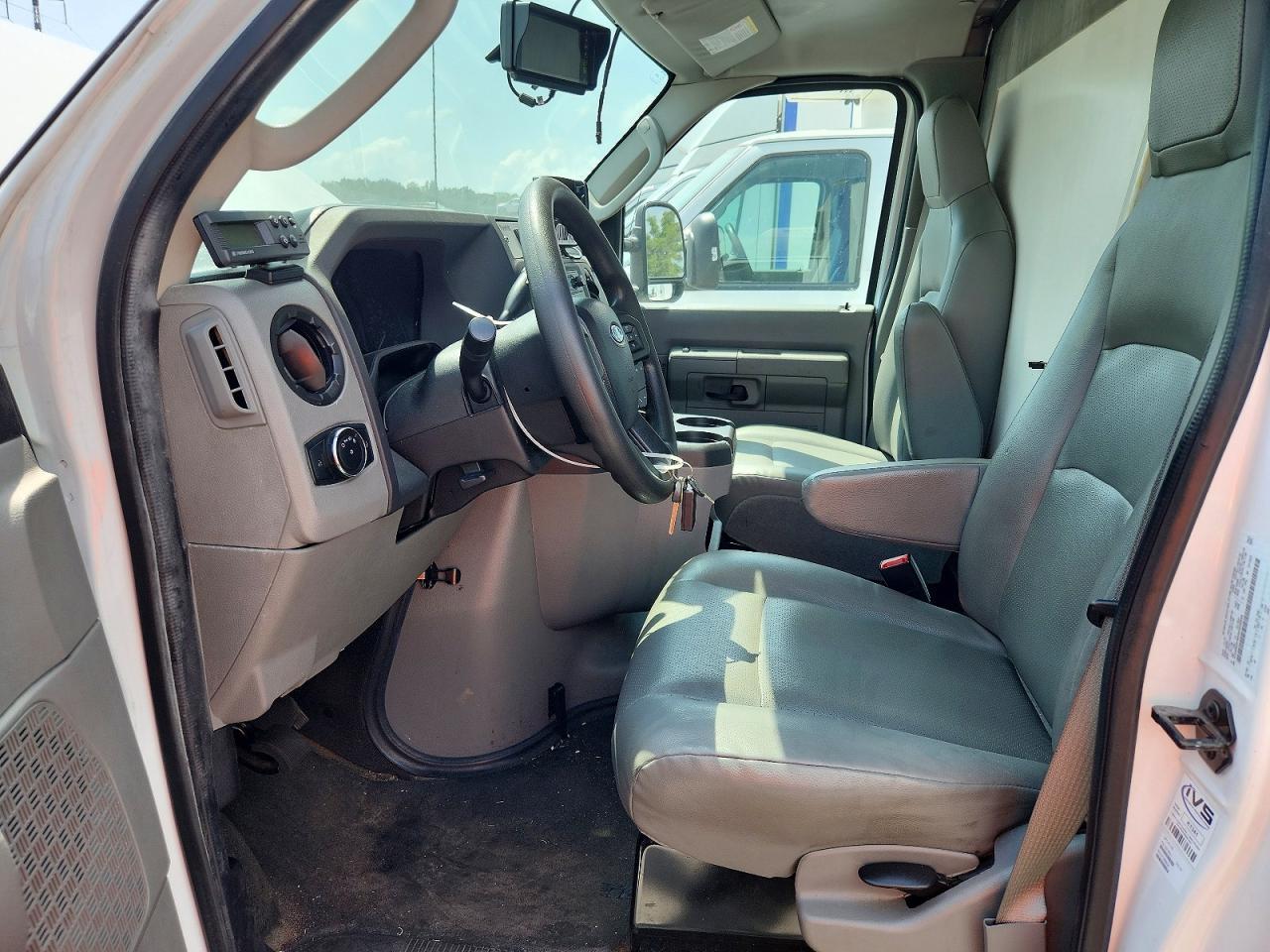 2024 Ford E350 Refrigerated Box Truck - Фото 7