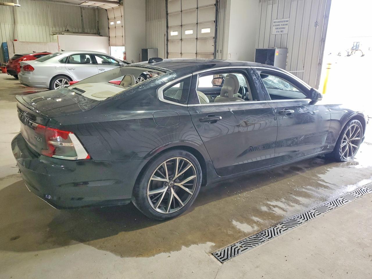2018 Volvo S90 T6 Momentum - Фото 3