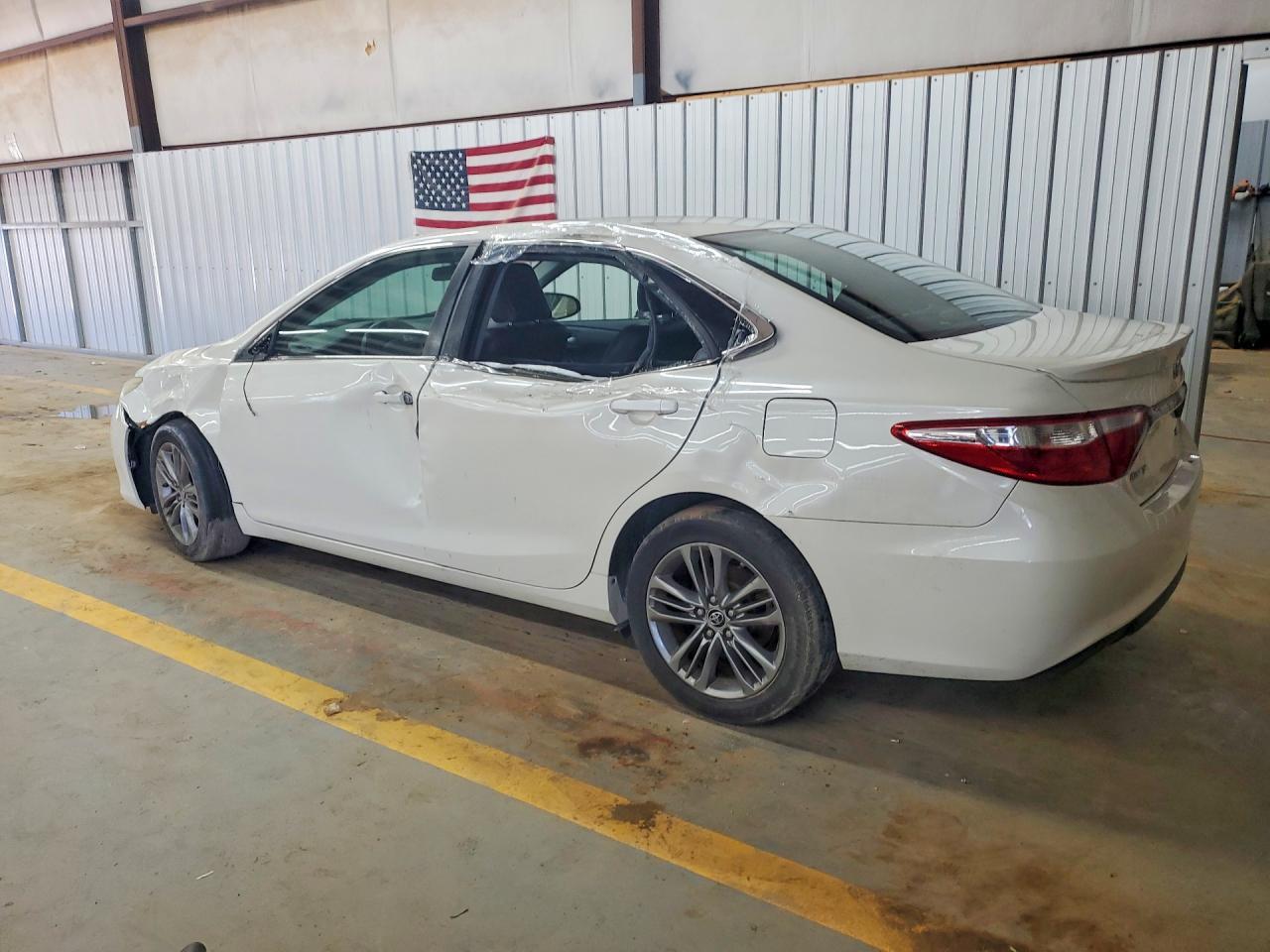 2015 Toyota Camry Se - Фото 2