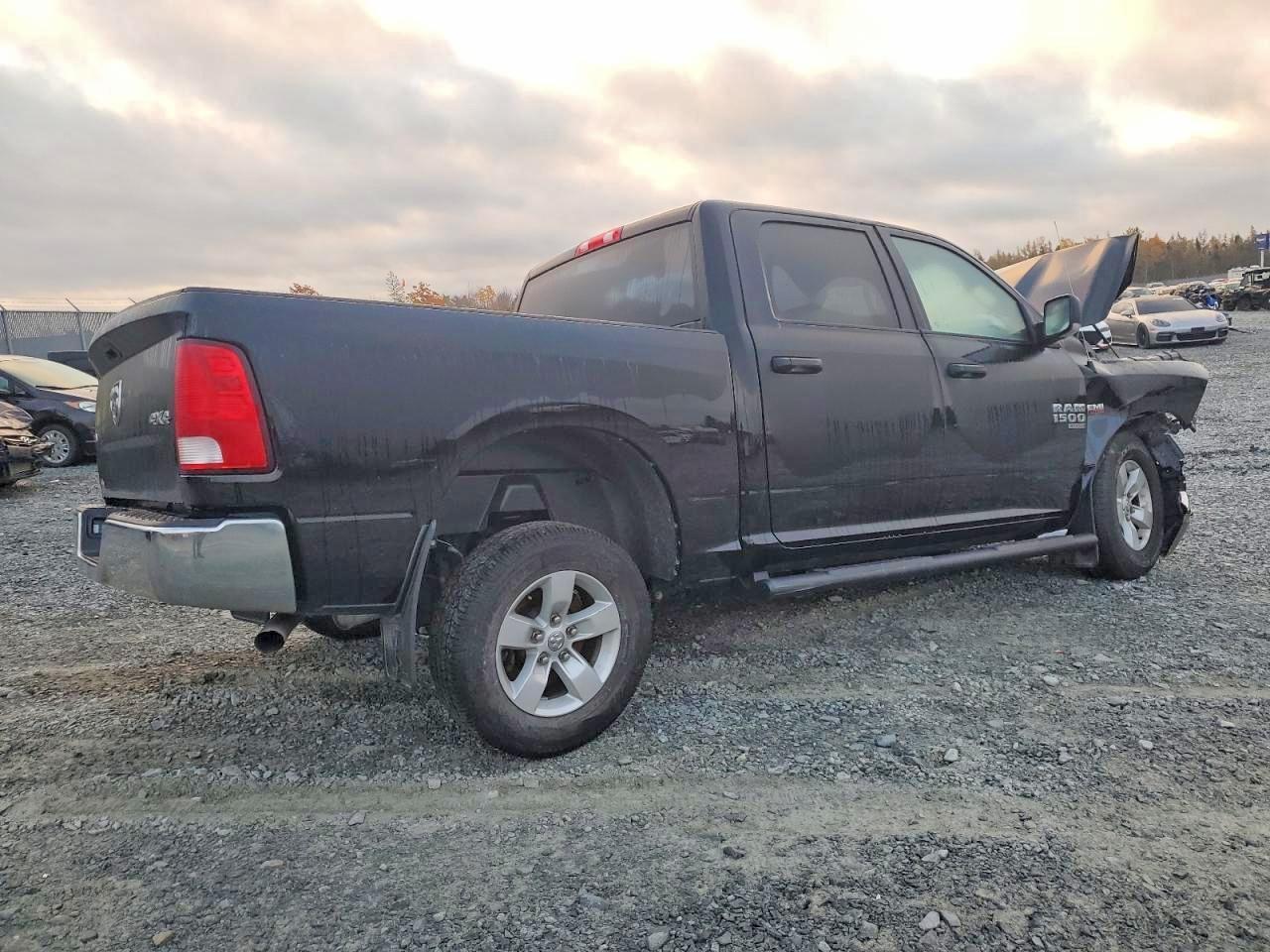 2023 Ram 1500 Classic Slt - Фото 3
