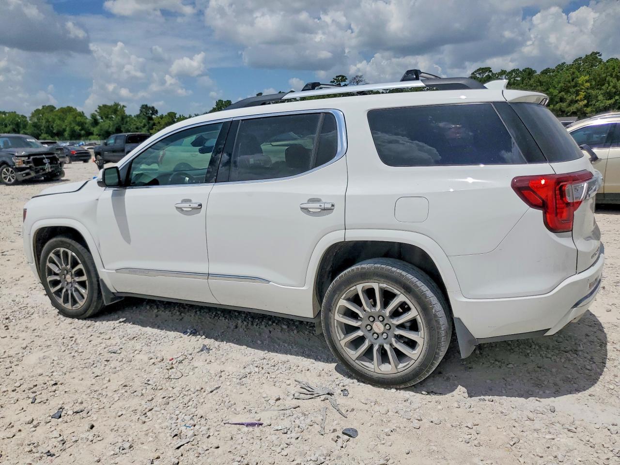 2022 GMC Acadia Denali - Image 2