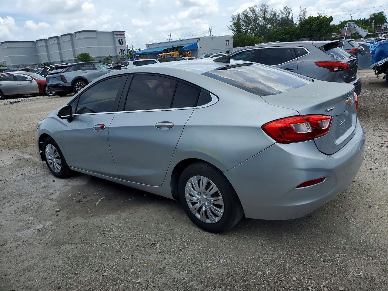 2017 Chevrolet Cruze Ls - Фото 2