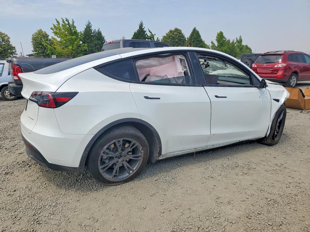 2025 Tesla Model Y - Image 3