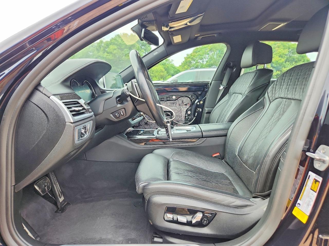 2019 BMW 750 I - Фото 7
