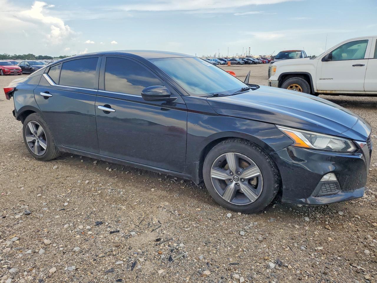 2019 Nissan Altima S - Image 4