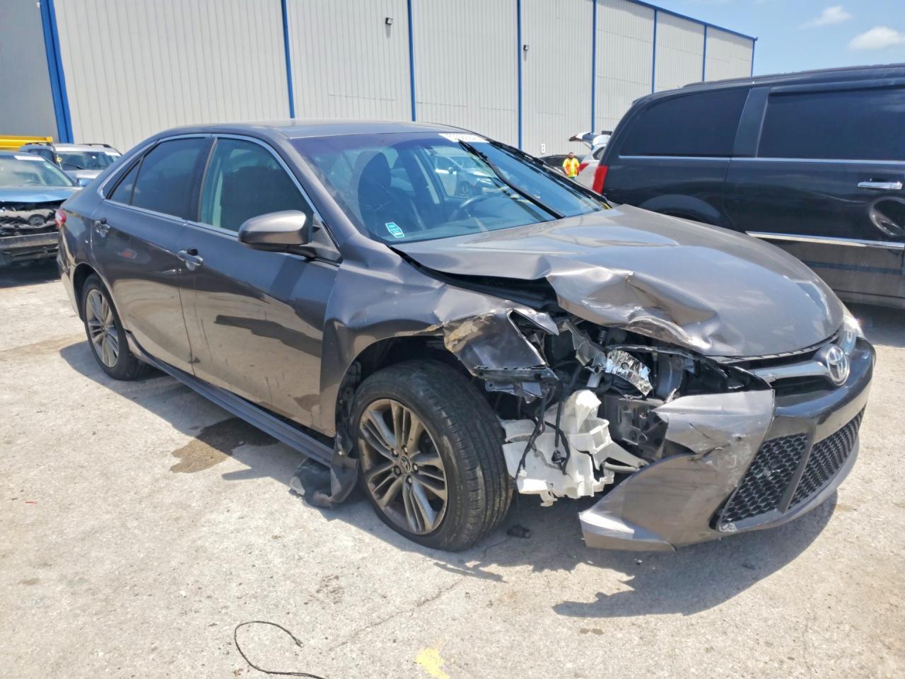 2016 Toyota Camry Se - Фото 4