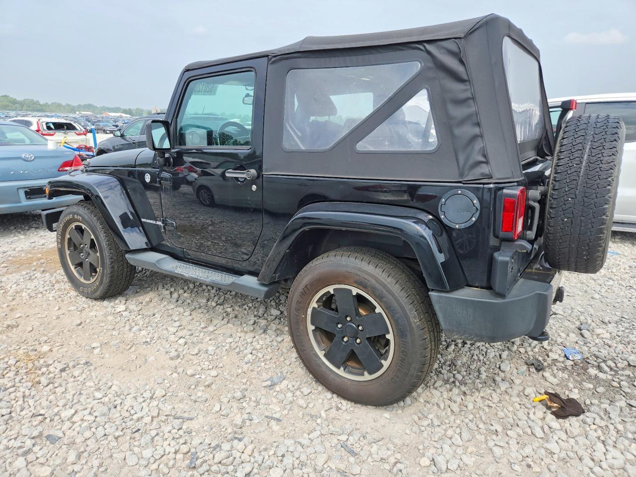 2012 Jeep Wrangler Sahara - Фото 2