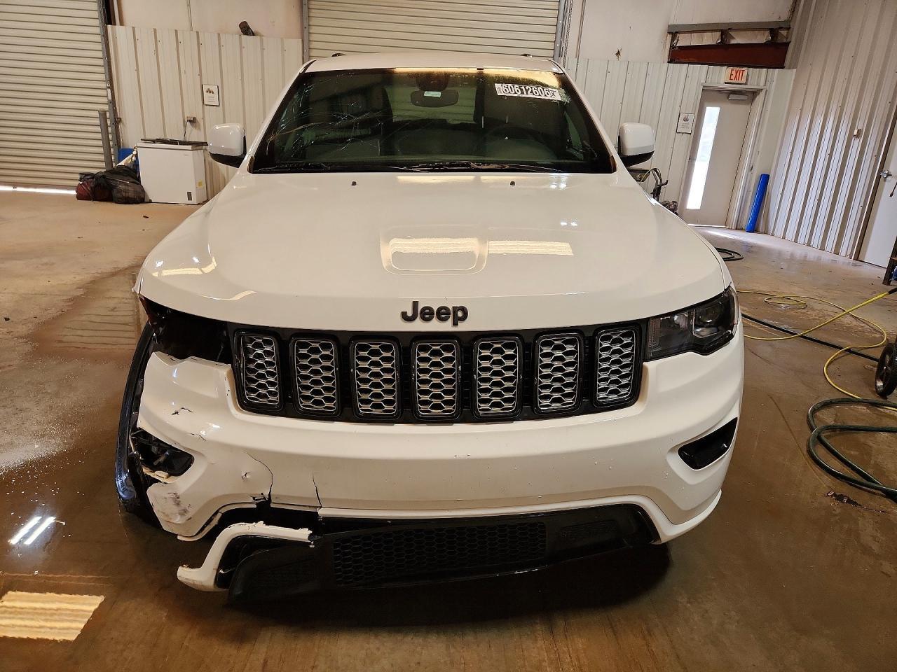 2018 Jeep Grand Cherokee Laredo - Image 5