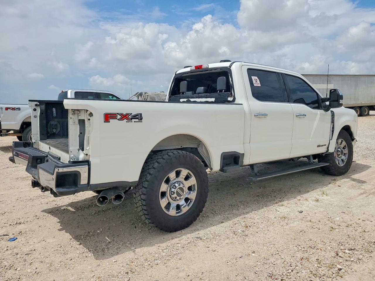 2023 Ford F250 Super Duty - Фото 3